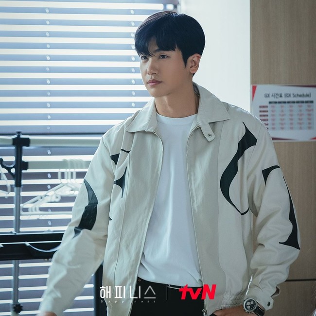 Belakangan Park Hyung Sik dikabarkan sudah mendapat bayaran fantastis sejak membintangi drama Korea Doctor Slump pada tahun 2024. Dari setiap episodenya, Park Hyung Sik mengantongi uang 500 juta won atau setara dengan Rp 5,6 miliar. Foto: Instagram @tvn_drama