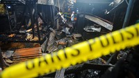 Saat ini pasar tradisional itu telah dipasangi garis polisi. Kebakaran ini merupakan kejadian ketiga kalinya di tahun 2021.