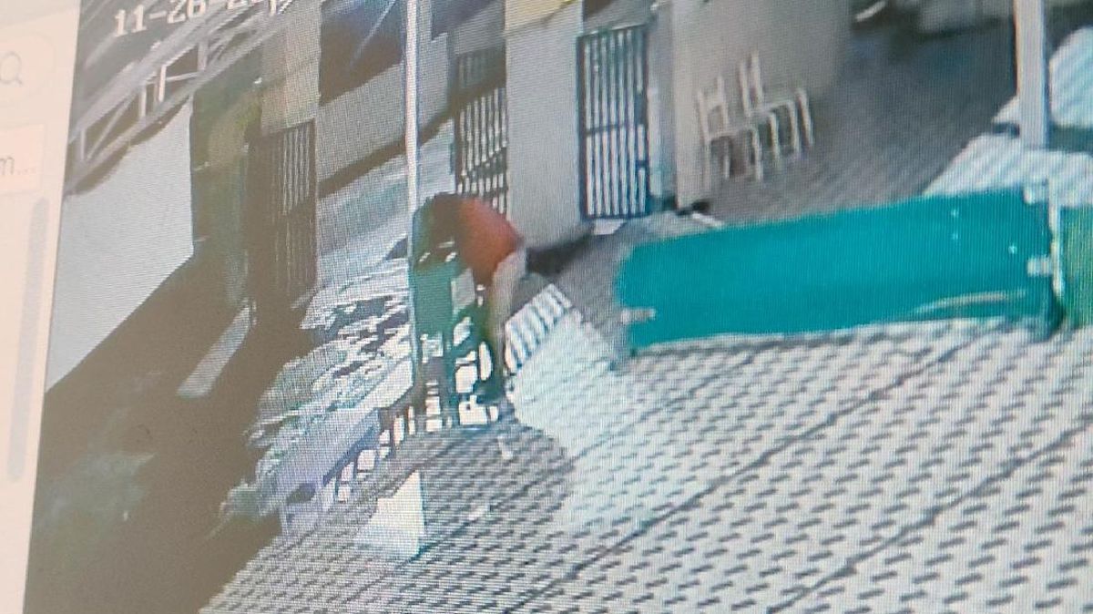 Penampakan Maling Infaq di Masjid At-Taqwa Wates Ini Terciduk CCTV!