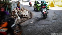 Namun bagi yang baru pertama kali melintasi jalanan tersebut, ada baiknya berhati-hati untuk mencegah kecelakaan.