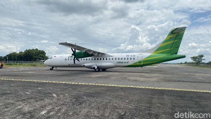 Penerbangan komersil di bandara Ngloram berjalan sukses. Dengan menggunakan maskapai Citilink, penumpang mendarat di bandara Ngloram pukul 11.45 WIB.
