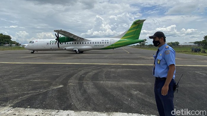 Penerbangan komersil di bandara Ngloram berjalan sukses. Dengan menggunakan maskapai Citilink, penumpang mendarat di bandara Ngloram pukul 11.45 WIB.