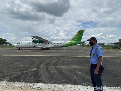 Penampakan Penerbangan Komersil Perdana di Bandara Ngloram