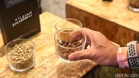 Hendri Kurniawan selaku Co-Founder Jakarta Coffee Week mengatakan dalam festival Jacoweek seluruh spesialis di bidang kopi akan berkumpul.  