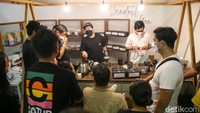 Mulai dari barista, ahli kopi terbaik, merek-merek kopi lokal yang paling terkemuka, produsen dan distributor mesin kopi, bahkan petani-petani kopi dari berbagai daerah di Indonesia.  
