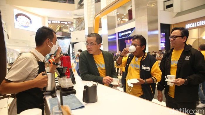Pencinta Kopi, Festival Jacoweek Hadir Lagi Nih Festival kopi Jakarta Coffee Week (Jacoweek) kembali hadir, kali ini diselenggarakan di Atrium GF Mall of Indonesia, Kelapa Gading, Jakarta Utara, Jumat (26/11/2021).