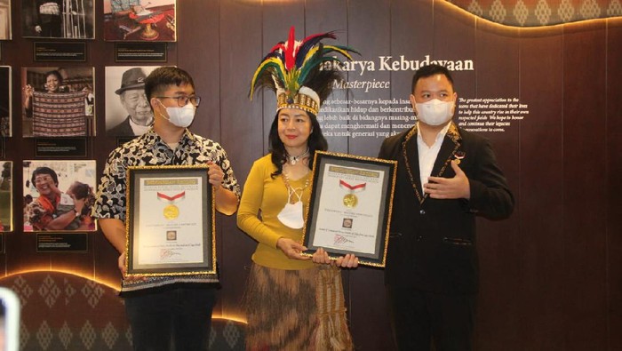 Pengusahaa asal Kelapa Gading, Jakarta Utara, Jenny Widjaja lewat bisnisnya Sagolicious sukses membawa pulang dua rekor MURI.