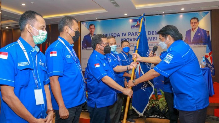 Pesan AHY ke Kader Demokrat Jambi, Kompak! Musda ke IV PD Provinsi Jambi telah digelar. Ketum Partai Demokrat AHY pun menitipkan pesan kepada para kadernya itu. Kompak!