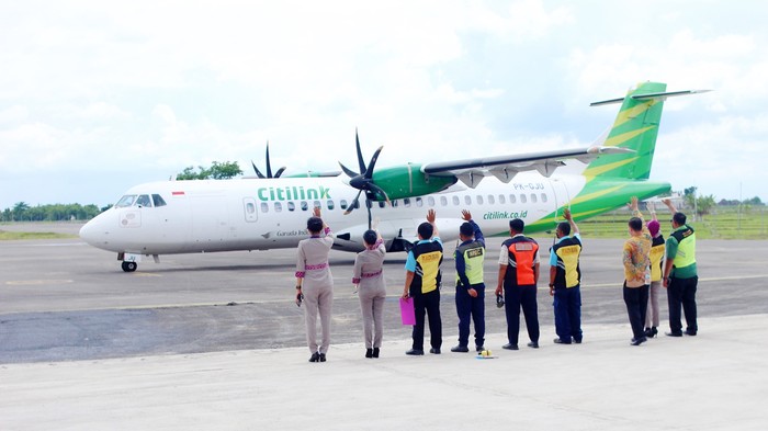 Pesawat ATR Citilink di Bandara Ngloram Blora