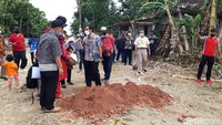 Di akhir-akhir sidang, majelis hakim kembali mengimbau kepada kedua penggugat untuk dapat berdamai dengan para tergugat. Karena mereka merupakan satu keluarga, sehingga lebih baik jika semua persoalan dibahas bersama lewat musyawarah.