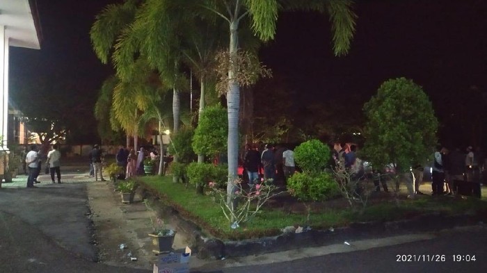 PN di Gorontalo Digeruduk Massa Buntut Sidang Penganiayaan Kapolsek (Foto: dok. Humas PN Marisa)