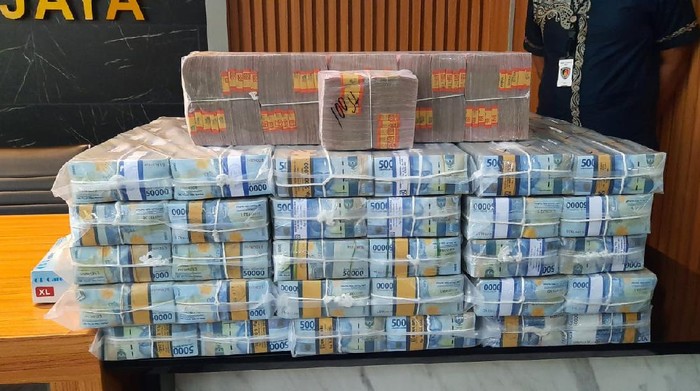 Polisi sita duit Rp 8,9 M kasus korupsi