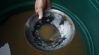 Harga Emas Meroket, Malaysia Izinkan Warganya Menambang Sendiri