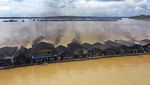 Ratusan Penambang Emas Ilegal Keruk Anak Sungai Amazon