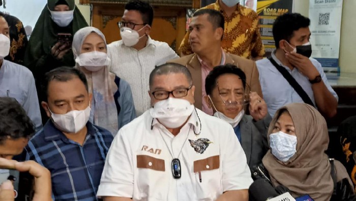 Razman Arif Nasution datangi Polda Metro mengecek anggota Pemuda Pancasila yang ditahan polisi