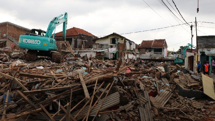 Rumah di Lahan KAI Dibongkar