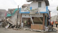 Sertifikat hak pakai No.6 tahun 1988 menjadi bukti kepemilikan atas aset di lokasi tersebut juga diperkuat dengan disahkan melalui surat keterangan Konfirmasi Bidang Tanah dari BPN yang menyatakan aset tersebut beserta batas batasnya benar milik negara dibawah pengelolaan KAI, hal tersebut sudah berulang kali disampaikan baik pada saat sosialisasi maupun di pengadilan. Foto: Dok. PT KAI