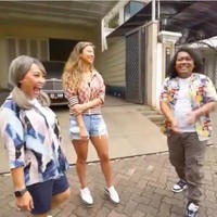 Rumah Jacqualine Wijaya sempat muncul di salah satu episode Sobat Misqueen. Pengusaha properti sekaligus YouTuber itu mengatakan rumah tersebut merangkap sebagai kantor sekaligus tempat bernaung puluhan burung mahal peliharaannya.  (Foto: YouTube/Trans7 Official)