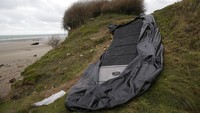 Sedikitnya 27 migran yang berusaha mencapai Inggris dari Prancis tewas ketika perahu mereka tenggelam di perairan Selat Inggris, lepas pantai utara Prancis. AP/Michel Spingler