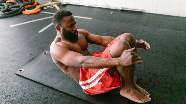 Sit up (Photo by RODNAE Productions from Pexels)