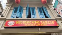 Di Jakarta juga ada beberapa rumah makan Medan yang menjual soto Medan. Jika ingin menikmati soto Medan dengan racikan yang spesial dan autentik bisa mampir di gerai yang legendaris ini. Foto: detikcom/Riska Fitria