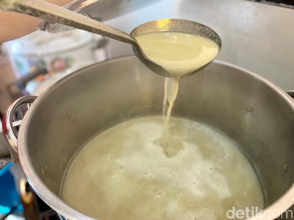 Mantap Betul! Soto Medan Ini Berisi Udang Windu dan Galah Jumbo
