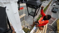Sementara Tugu Pemandengan sendiri dibuat sekitar tahun 1839 pada mas PB II yang sekarang berada di jalan Jenderal Sudirman.