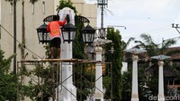 Pengecatan tersebut untuk lebih mempercantik benda cagar budaya yang sarat makna sejarah keberadaan kota Solo.