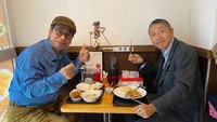 Seporsi soto betawi di sini berisi potongan daging sapi, babat sapi, kentang, dan tomat. Sejauh ini Mico mengatakan banyak orang Jepang suka cita rasa soto betawi di SBM. 