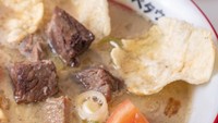 Semangkuk Soto Betawi Special dibanderol 1.200 yen atau hampir Rp 160 ribu. Lalu ada Soto Betawi Set seharga 950 yen (Rp 126 ribu), Soto Betawi 850 yen (Rp 112 ribu), dan Daging Balado Bowl 800 yen (Rp 106 ribu). 