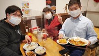 Ditanya soal harga soto betawi Rp 160 ribu per mangkuk, Mico mengatakan harga ini sebenarnya juga tergolong mahal di kantong orang Jepang. “Menurut dompet orang Jepang juga sebenarnya mahal. Tetapi mungkin tamu kami berpikir makanan ini berharga untuk bisa dimakan di Jepang,” jelas Mico.