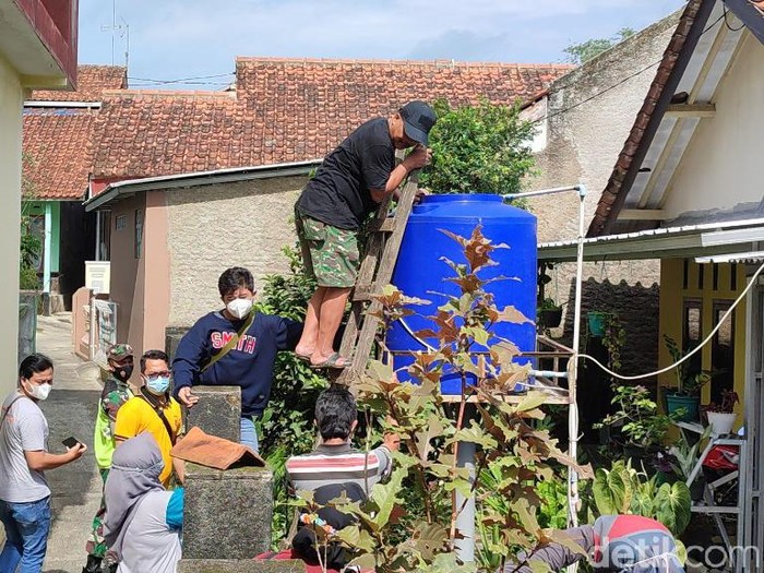 Warga Ciamis gotong royong berantas sarang nyamuk cegah DBD