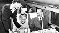 Tahun 1947, American Airlines menjadi maskapai pertama yang memperkenalkan pesawat DC-6. Salah satu fasilitas yang dihadirkan adalah menu makanan mewah untuk penumpang.