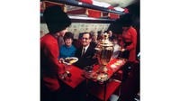 Akhir tahun 1960-an, Alaska Airlines meluncurkan layanan istimewa bernama Golden Samovar untuk merayakan Alaskas colorful Russian heritage. Menu andalannya Bolshoi Golden Troika yang merupakan campuran kopi, vodka, dan liqueur.