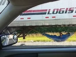 18 Foto Lucu Orang yang Ketiduran, Kalian Pernah Mengalaminya?