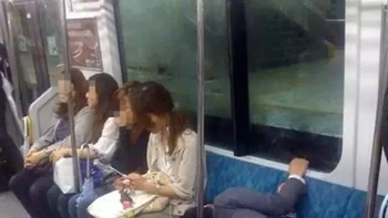 Duh, kira-kira kelewatan tidak ya dari tempat kerjanya? Foto: (dok Live About).