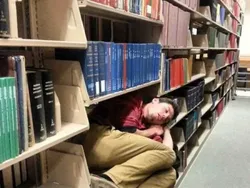 18 Foto Lucu Orang yang Ketiduran, Kalian Pernah Mengalaminya?