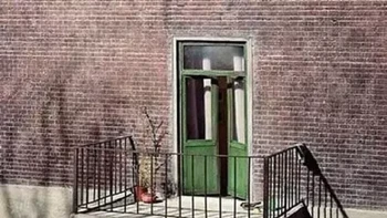 Berdoa saja, semoga tidak ada kereta yang melintas. Foto: (dok Live About).