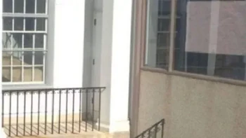 Sebentar, apakah ada jalan rahasia di tembok itu? Foto: (dok Live About).