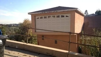 Fix sih ini, mobilnya bisa terbang. Foto: (dok Live About).