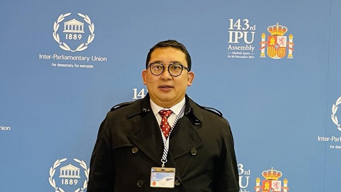 Akhirnya! Fadli Zon Ngecuit Lagi Anggota Komisi I DPR RI, Fadli Zon, akhirnya muncul kembali di media sosial (medsos) usai dua pekan 'menghilang'. Fadli Zon muncul di medsos mengungkap kerjanya sedang berada di Eropa sebagai delegasi DPR.