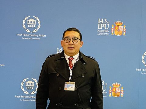 Akhirnya! Fadli Zon Ngecuit Lagi Anggota Komisi I DPR RI, Fadli Zon, akhirnya muncul kembali di media sosial (medsos) usai dua pekan 'menghilang'. Fadli Zon muncul di medsos mengungkap kerjanya sedang berada di Eropa sebagai delegasi DPR.
