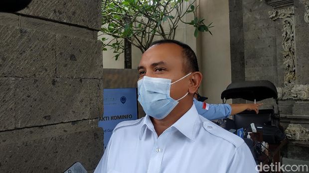 Anang Acmad Latif ,  Direktur Utama BAKTI Kominfo
