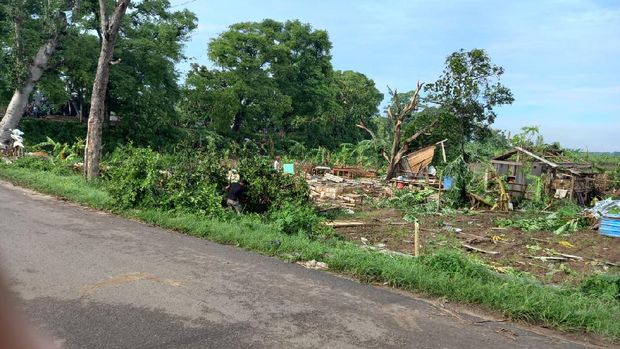 angin kencang di tuban