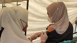 Menjelang akhir tahun, Kabupaten Ciamis gencar melakukan vaksinasi kepada masyarakat. Hal itu dilakukan untuk mengejar target capaian 70 persen.