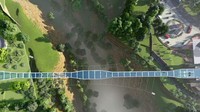 Jembatan ini dibangun dengan pondasi tiang bor dan struktur kaca pengaman berlapis. Sebagai informasi, kaca pengaman berlapis (laminated glass) terdiri dari dua lembar kaca atau lebih yang direkatkan satu sama lain dengan menggunakan satu atau lebih lapisan laminasi (interlayer). Foto: Dok. Ditjen Bina Marga Kementerian PUPR