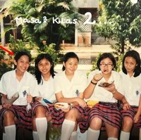 Ini adalah potret ketika Dian Sastro masih duduk di bangku kelas 2 SMA. Bersekolah di SMA Tarakanita 1 Jakarta, penampilan Dian terlihat ayu dengan seragam kemeja putih dan rok kotak-kotak. Foto: Instagram/@therealdisastr