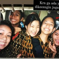 Jika diperhatikan, sebenarnya wajah Dian sewaktu SMA dan saat ini tidak jauh berbeda. Hanya saja ketika SMA Dian masih terlihat masih sangat polos tanpa pulasan makeup sedikitpun di wajahnya. Foto: Instagram/@therealdisastr