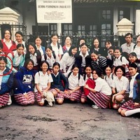 Dian Sastrowardoyo menjadi salah satu artis yang cukup banyak diidolakan. Terkenal memiliki paras yang cantik dan juga awet muda, begini penampilan Dian Sastrowardoyo saat masih duduk di bangku SMA. Foto: Instagram/@therealdisastr