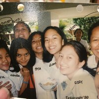 Semasa SMA Dian Sastrowardoyo rupanya juga memiliki geng pertemanan yang dinamakannya Tarkii 2000. Begini keseruan Dian dan teman-temannya saat masih duduk di bangku SMA. Foto: Instagram/@therealdisastr